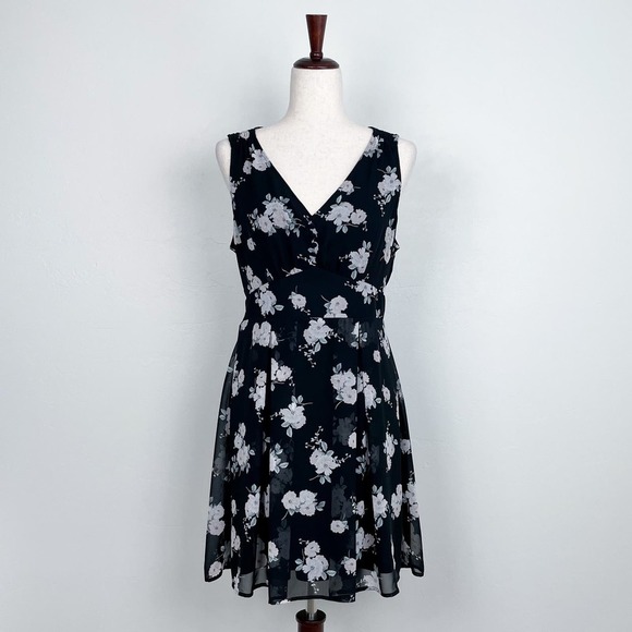 Express Dresses & Skirts - Express Black Floral Chiffon Bodice Sleeveless Mini Dress